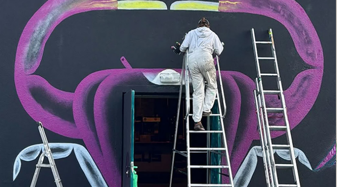 Manga Club: «animal + painting = mural»